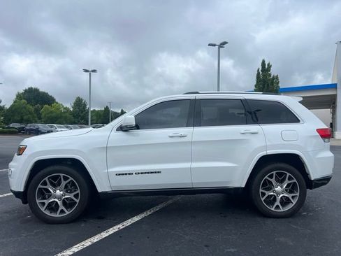Used 2018 Jeep Grand Cherokee Limited AWD/4WD image 11