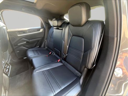 Used 2024 Porsche Cayenne S AWD/4WD image 22