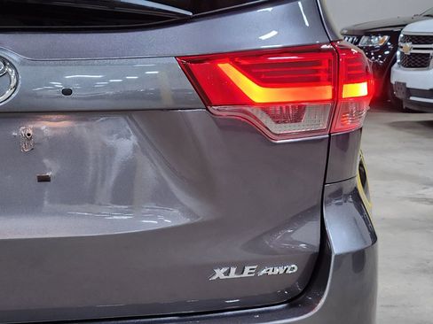 Used 2019 Toyota Highlander XLE image 23