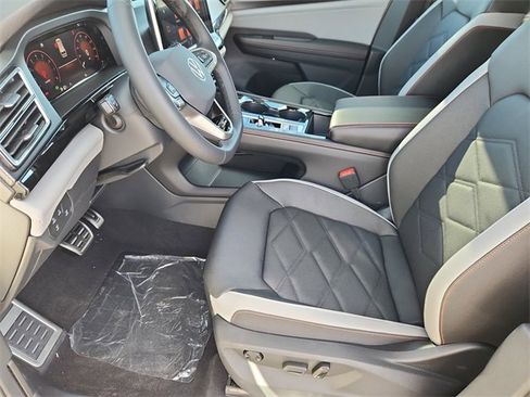 New 2026 Volkswagen Atlas Peak Edition image 7