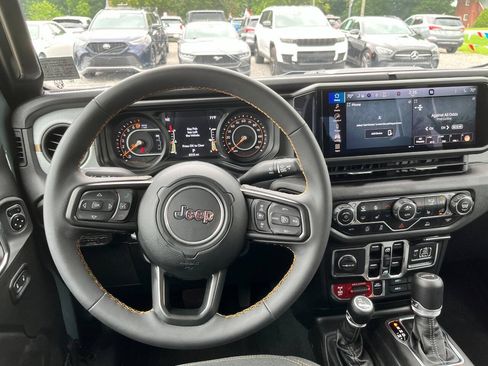 Used 2024 Jeep Gladiator Sport AWD/4WD image 31