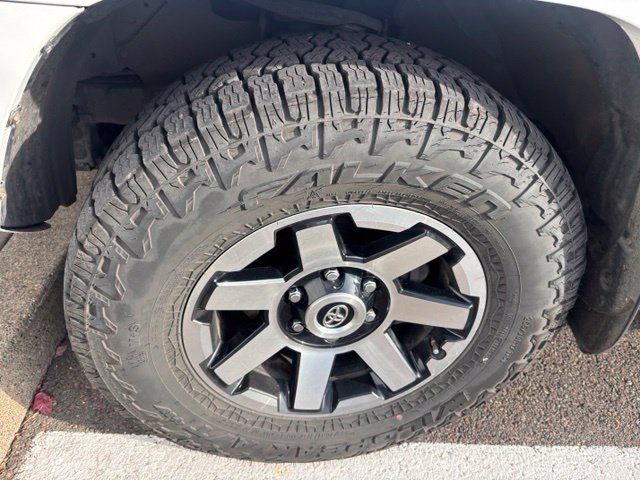 Used 2021 Toyota 4Runner TRD Off-Road Premium w/ Moonroof Package AWD/4WD image 5