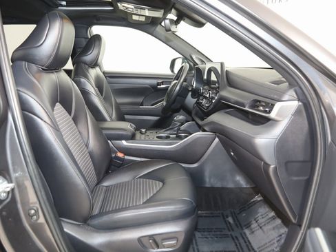 Used 2023 Toyota Highlander XSE image 13