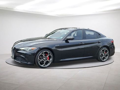 Used 2023 Alfa Romeo Giulia Veloce image 3