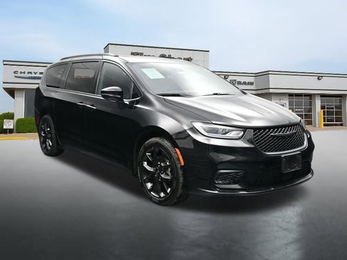 Used 2025 Chrysler Pacifica Limited FWD image 7
