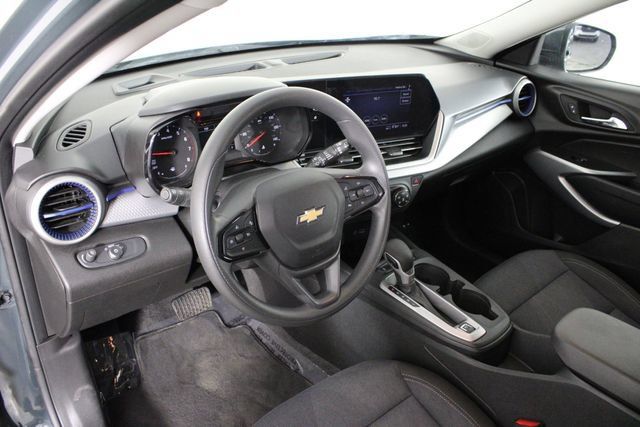 Used 2025 Chevrolet Trax LS w/ LS Convenience Package FWD image 23