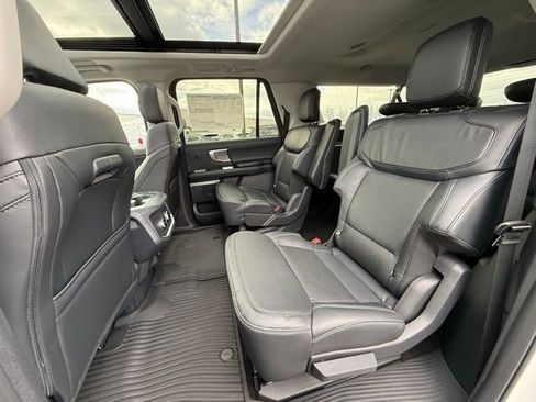 New 2025 Ford Expedition Max Platinum w/ Driver's Package image 32