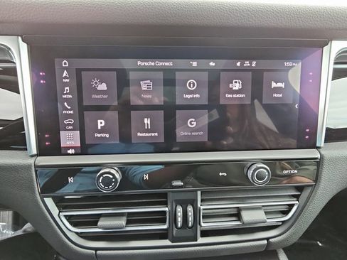 Used 2024 Porsche Macan image 21