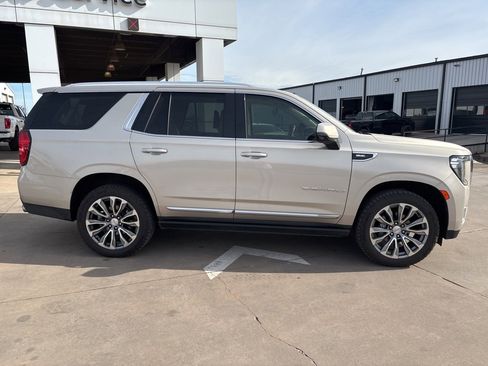 Used 2021 GMC Yukon Denali w/ Denali Premium Package image 6
