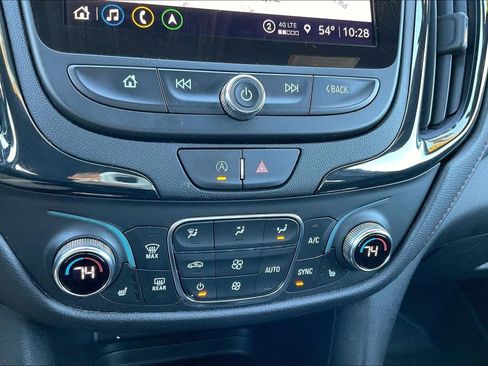 Used 2022 Chevrolet Equinox RS w/ Infotainment Package image 31