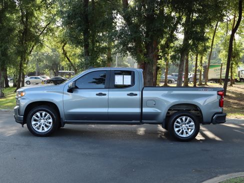 Used 2022 Chevrolet Silverado 1500 Custom w/ Safety Confidence Package AWD/4WD image 6