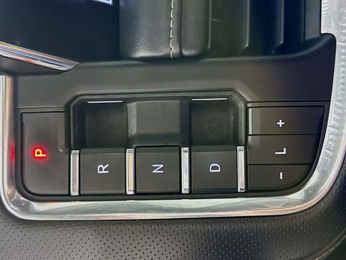 Used 2021 Chevrolet Tahoe Premier w/ Premium Package AWD/4WD image 20