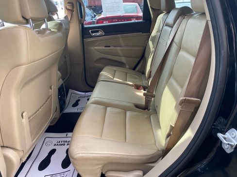 Used 2017 Jeep Grand Cherokee Limited image 12