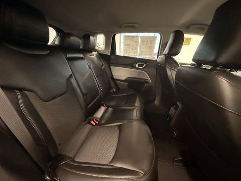 Certified 2022 Jeep Compass Latitude w/ Convenience Group image 17