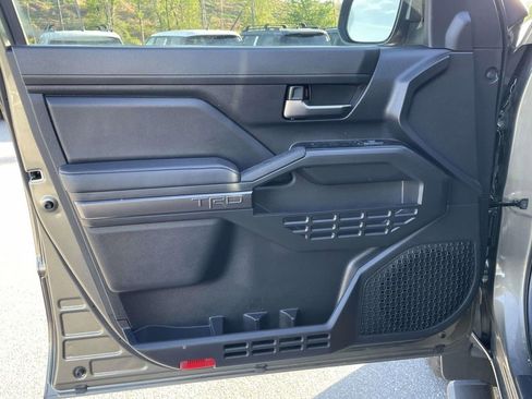 Used 2025 Toyota Tacoma TRD Off-Road AWD/4WD image 6