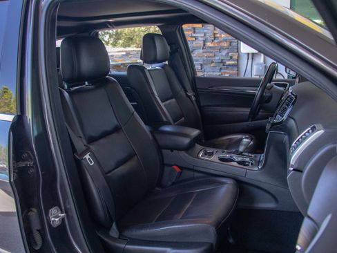 Used 2021 Jeep Grand Cherokee Limited w/ Luxury Group II image 18