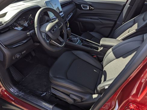 New 2026 Jeep Compass Latitude image 9