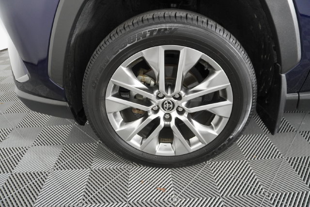 Used 2021 Toyota RAV4 XLE Premium FWD image 16