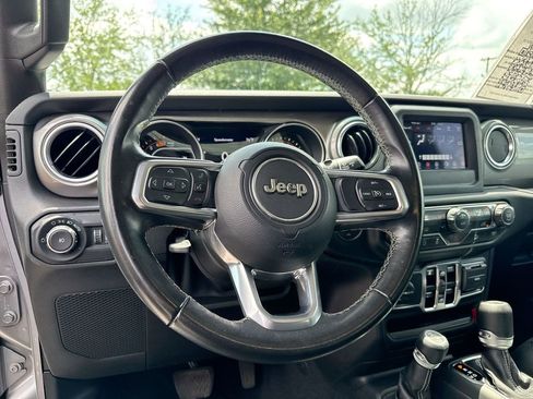 Used 2019 Jeep Wrangler Unlimited Sahara AWD/4WD image 11