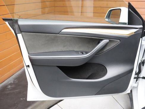 Used 2023 Tesla Model Y Long Range image 30