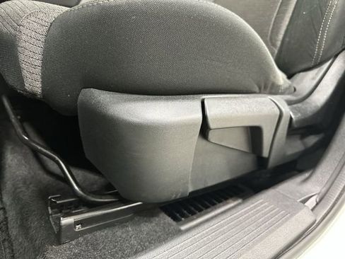 Used 2022 Nissan Rogue S image 15