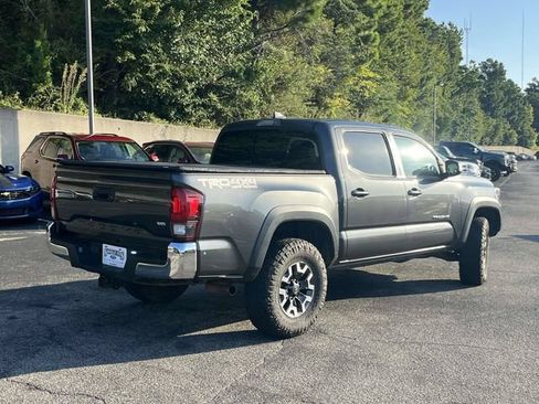 Used 2019 Toyota Tacoma TRD Off-Road AWD/4WD image 3