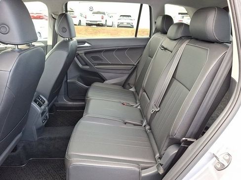 Certified 2024 Volkswagen Tiguan SE image 12