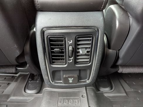 Used 2020 Jeep Grand Cherokee Altitude image 41