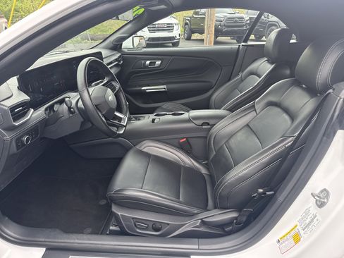 Used 2025 Ford Mustang Premium image 12