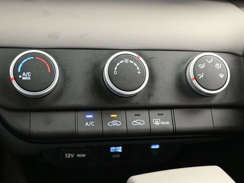 Used 2024 Hyundai Elantra SE FWD image 21