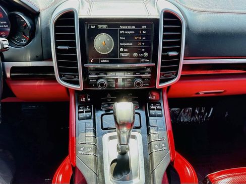 Used 2016 Porsche Cayenne w/ Premium Package image 16