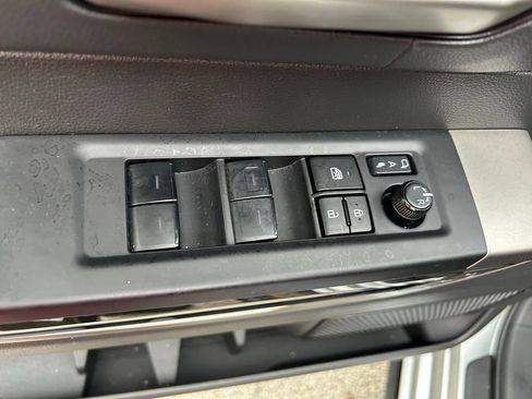 Used 2024 Toyota Tundra Limited AWD/4WD image 17