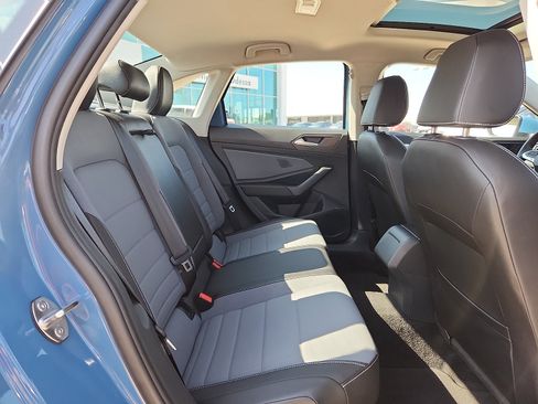 Used 2025 Volkswagen Jetta SE w/ Sunroof Package FWD image 14