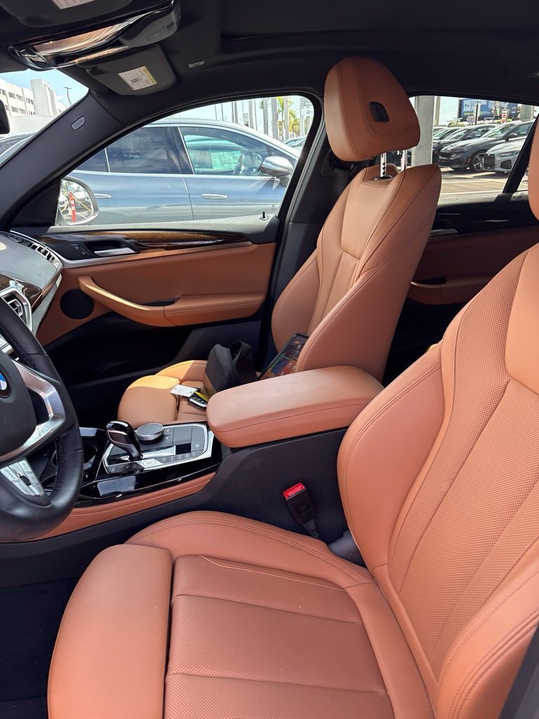 Used 2024 BMW X4 xDrive30i w/ Premium Package AWD/4WD image 4