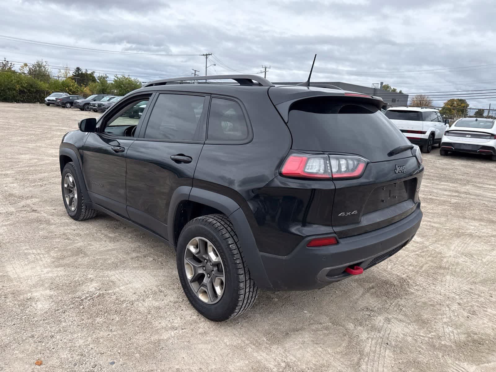 Used 2019 Jeep Cherokee Trailhawk w/ Cold Weather Group AWD/4WD image 2