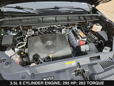 Used 2022 Toyota Highlander XLE image 35