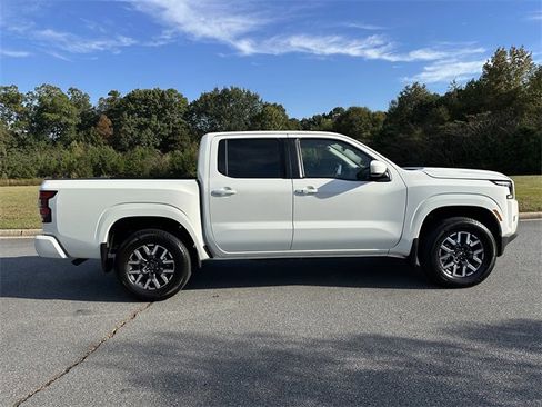Certified 2024 Nissan Frontier SL w/ Technology Package image 9