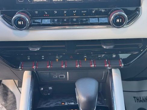 Used 2024 GMC Canyon AT4X w/ AT4X AEV Edition image 18