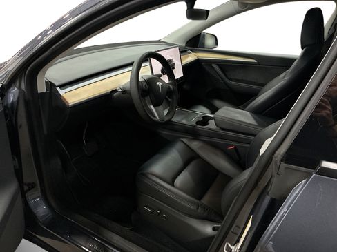 Certified 2023 Tesla Model Y AWD image 7