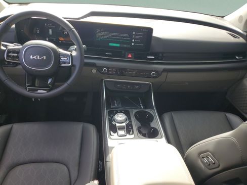 New 2026 Kia Carnival EX FWD image 9