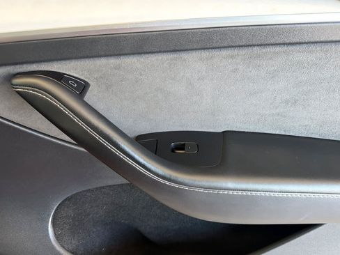 Used 2024 Tesla Model Y Long Range AWD/4WD image 19