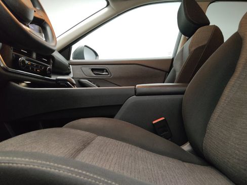 Used 2021 Nissan Rogue S FWD image 17
