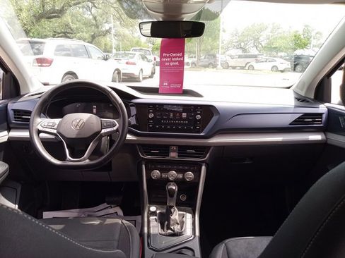 Used 2024 Volkswagen Taos SE FWD image 18