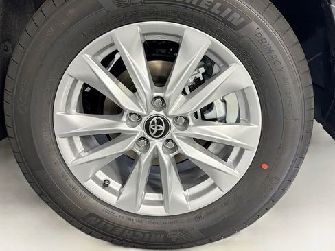 New 2026 Toyota Corolla Cross LE FWD image 31
