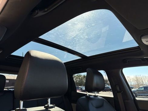 Used 2024 Jeep Compass Limited w/ Sun and Sound Group image 7