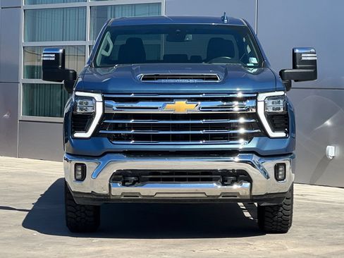 Used 2025 Chevrolet Silverado 2500 LTZ w/ LTZ Convenience Package AWD/4WD image 6