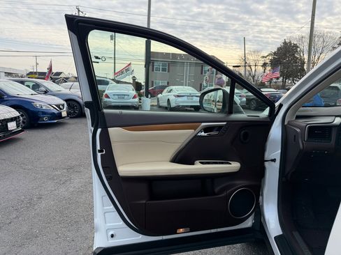 Used 2018 Lexus RX 450h AWD image 9