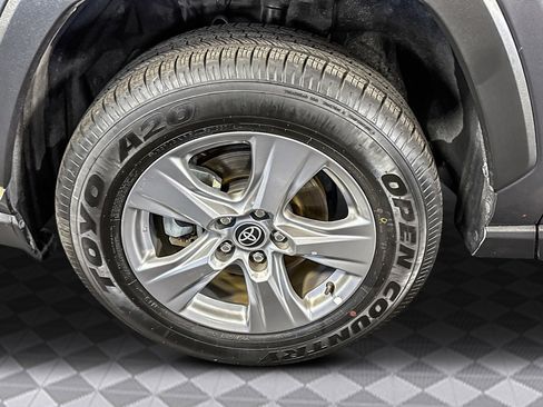 Used 2022 Toyota RAV4 XLE image 33