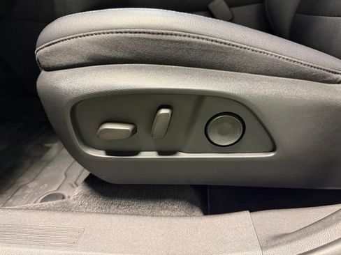 Used 2025 Chevrolet Equinox LT w/ Convenience Package II FWD image 14