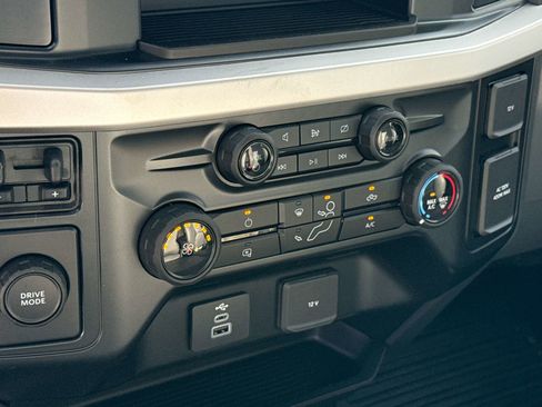 Used 2024 Ford F250 XL w/ XL Chrome Package image 29